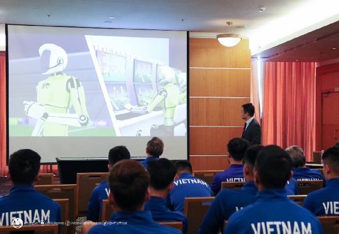 Cầu thủ Việt Nam được trang bị thêm kiến thức VAR trước thềm Asian Cup 2023