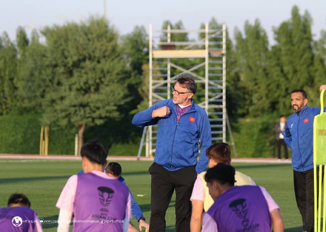 HLV Troussier chốt 26 tuyển thủ Việt Nam dự Asian Cup 2023: Chia tay 4 cầu thủ trẻ
