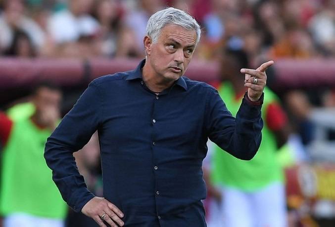 NÓNG: Roma chính thức sa thải HLV Jose Mourinho