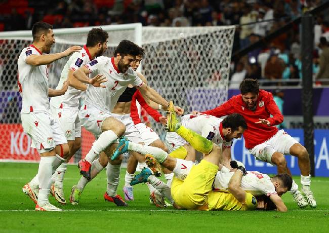 Hạ UAE trên chấm 11m, Tajikistan làm nên lịch sử ở Asian Cup