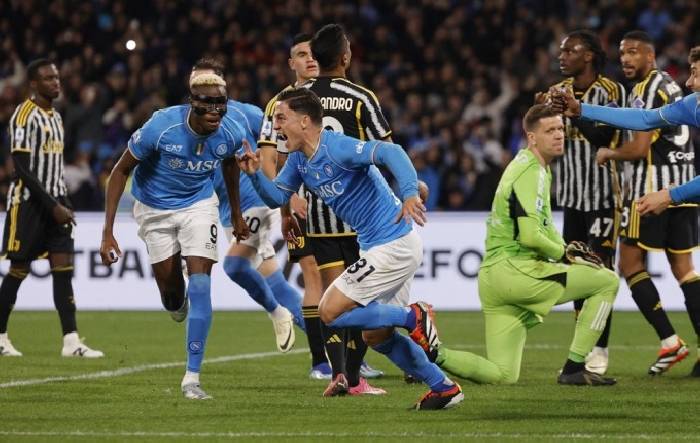 Thua Napoli, Juventus 'đầu hàng' cuộc đua vô địch Serie A