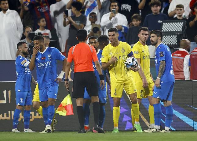 Ronaldo nhận thẻ đỏ, Al Nassr bị loại khỏi Siêu cúp Saudi