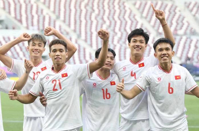 U23 Việt Nam đặt một chân vào tứ kết khi vượt qua U23 Malaysia