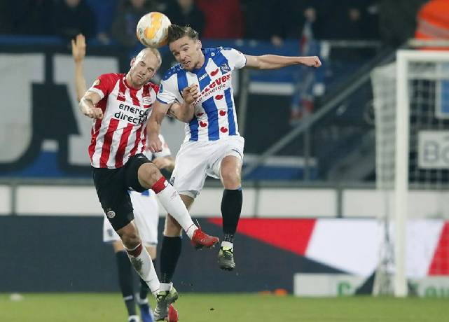 Soi kèo phạt góc Heerenveen vs PSV, 23h45 ngày 25/4