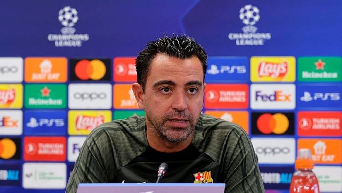 HLV Xavi tiết lộ lý do ở lại dẫn dắt Barca