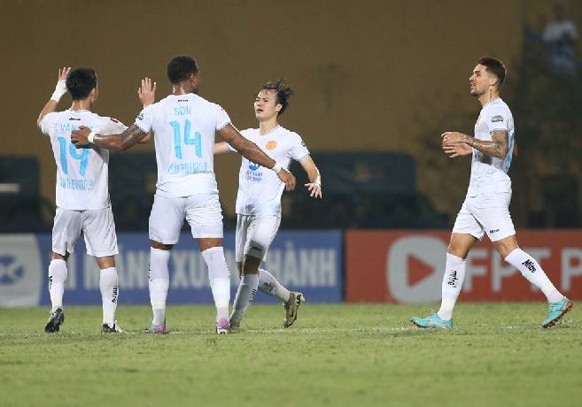 Bảng xếp hạng V.League 2023/24: Nam Định giữ vững ngôi số 1