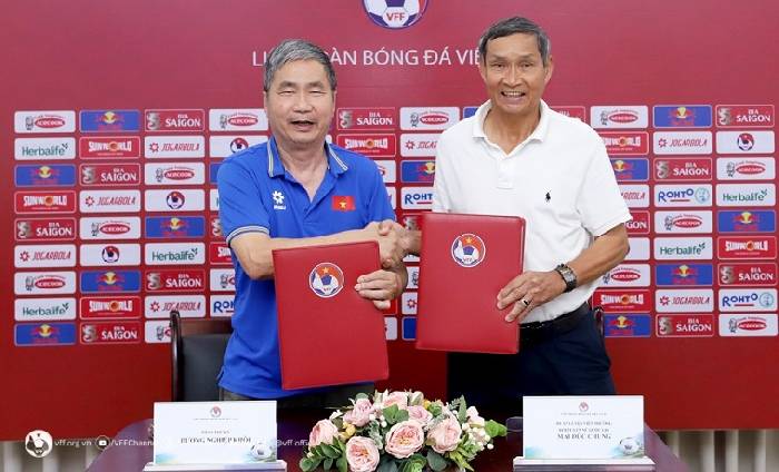 VFF tái ký hợp đồng với HLV Mai Đức Chung để dẫn dắt ĐT nữ Việt Nam