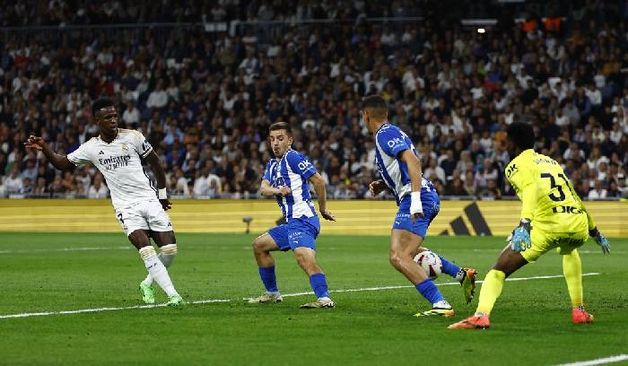 Vinicius rực sáng, Real Madrid thắng Alaves với 'bàn tay nhỏ'
