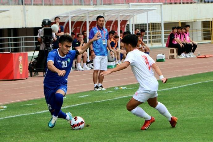 U19 Việt Nam thua U19 Uzbekistan ở phút bù giờ trong thế thiếu người