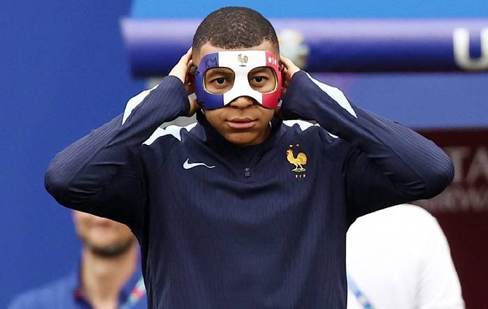 Mbappé bị cấm đeo mặt nạ có màu cờ Pháp nếu vào sân tại Euro 2024