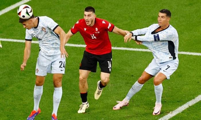 Ronaldo tịt ngòi, Bồ Đào Nha bất ngờ thua thảm Georgia 