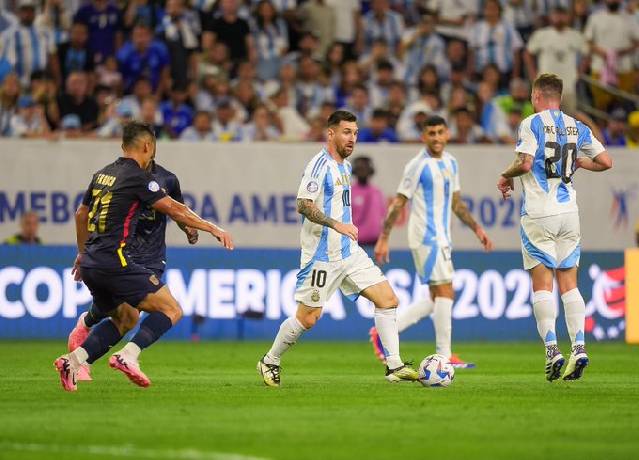 Messi đá hỏng 11 mét, Argentina vẫn vào bán kết Copa America 2024