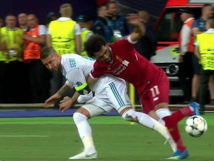 CẬP NHẬT chấn thương Salah: Trật khớp vai, 99% lỡ World Cup 2018