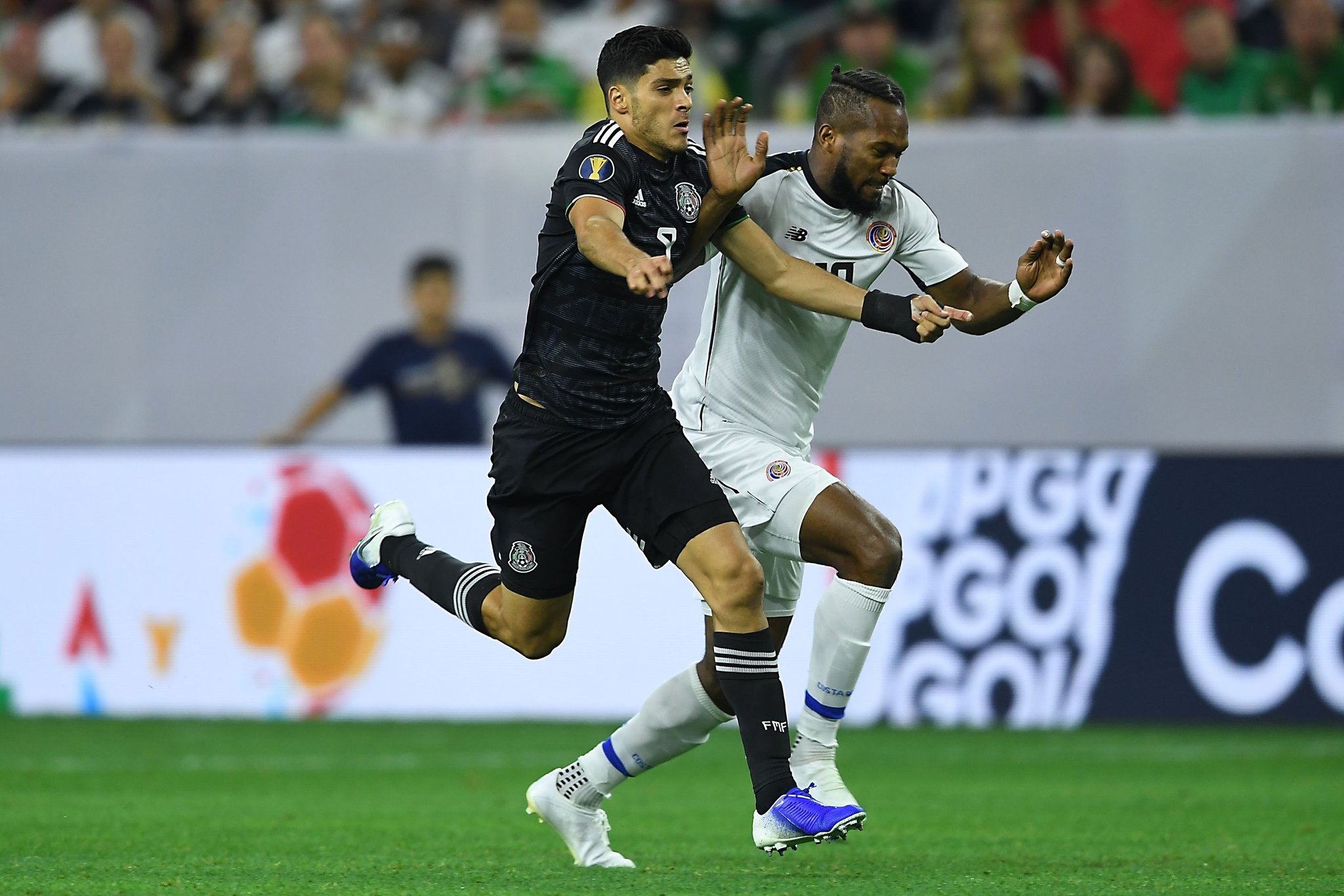 Mexico 1-1 (5-4 pen.) Costa Rica: Guillermo Ochoa đưa El Tri vào bán kết