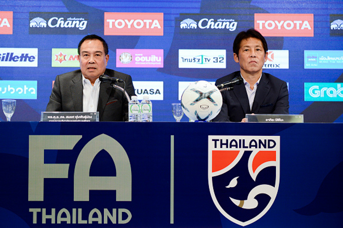 Tân HLV Thái Lan chê học trò, yêu cầu đổi lịch thi đấu Thai-League vì Việt Nam