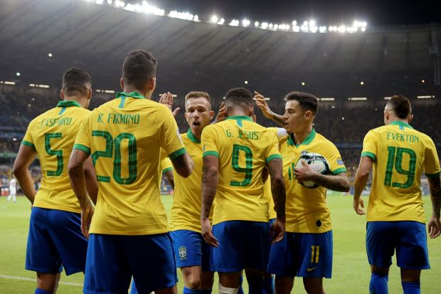 HLV Brazil nói gì về tin đồn từ chức sau Copa America 2019?